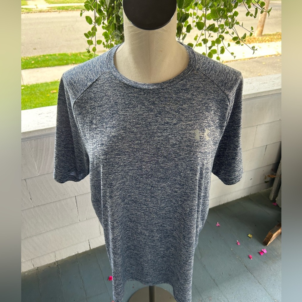 Under Armour Men's Heathered Gray T-Shirt Medium